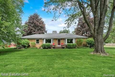 241 E Gunn Road, Rochester, MI 48306