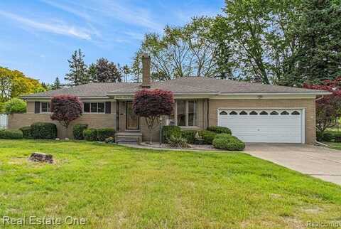 36086 Boyce Drive, Clinton Township, MI 48035