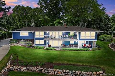 1267 N Lakeview Lane, Highland, MI 48357