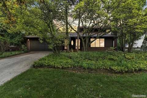5772 Perrytown Drive, West Bloomfield, MI 48322