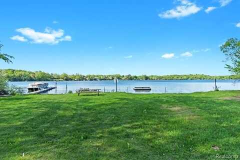 7109 LAKE SHORE Drive, Chelsea, MI 48118