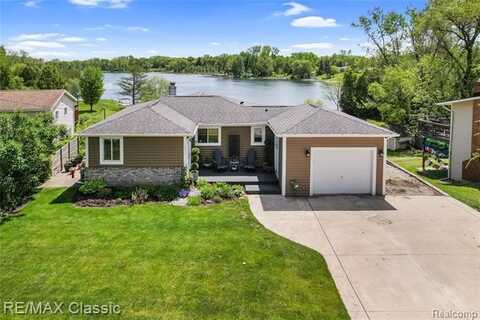 1072 Dunleavy Drive, Highland, MI 48356