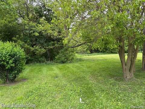 119 W Kennett Road, Lake Orion, MI 48340