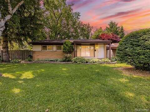 32501 Warren Road, Garden City, MI 48135