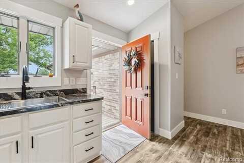 3328 S Vassar Road, Burton, MI 48519