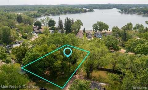 3201 Lester Drive, Highland, MI 48356
