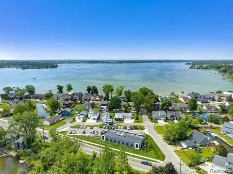 1466 ROSSDALE Drive, Waterford, MI 48328