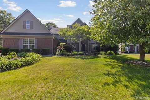 785 Akehurst Lane, White Lake, MI 48386