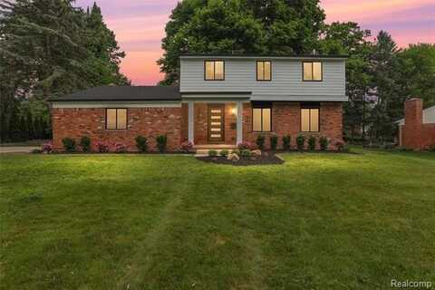 2084 Kristin Drive, Troy, MI 48084