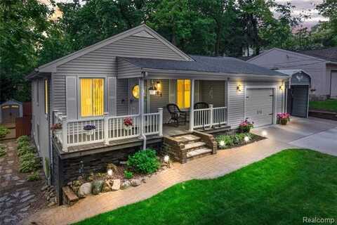 901 Ridge Road, Lake Orion, MI 48362