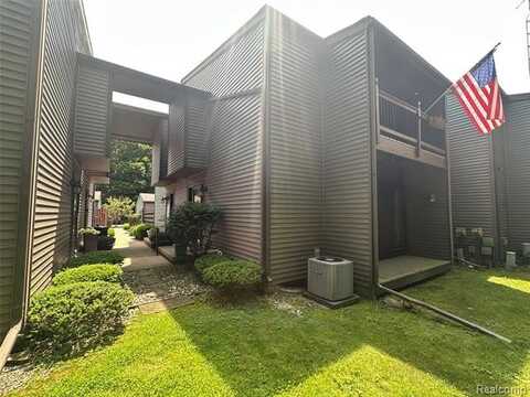 508 W Rockwell Street, Fenton, MI 48430