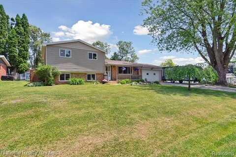 8030 Casa Mia Drive, White Lake, MI 48386