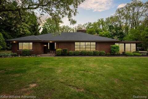 58540 Grand River Ave, New Hudson, MI 48165