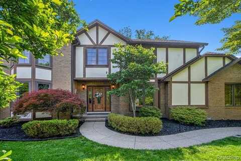 18704 Gary Lane, Livonia, MI 48152