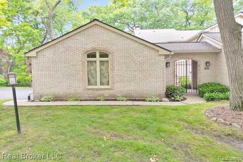 1285 Greenglen Court, Bloomfield Hills, MI 48304