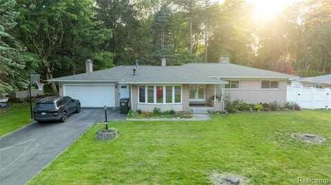 626 Wilwood Road, Rochester Hills, MI 48309