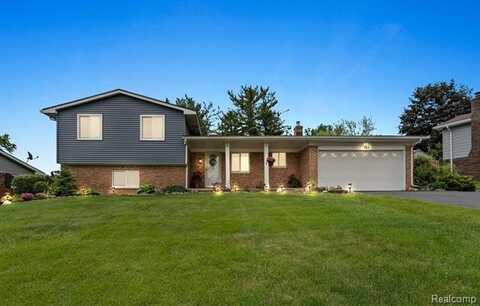 760 W Oxhill Drive, White Lake, MI 48386
