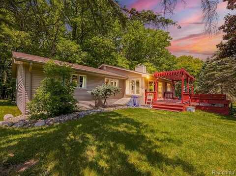 15068 EDDY LAKE Road, Fenton, MI 48430