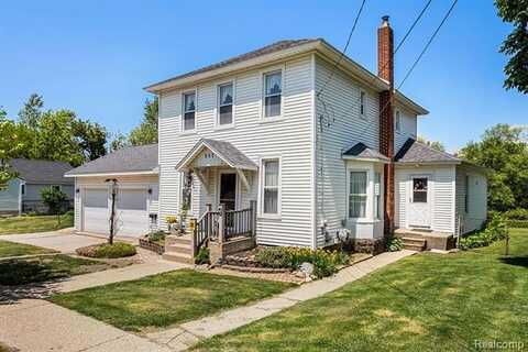 307 E Shiawassee Avenue, Fenton, MI 48430
