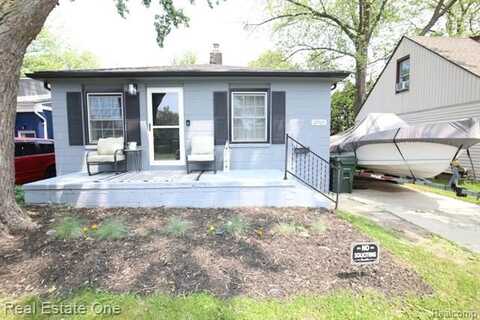 22505 Harper Lake Avenue, Saint Clair Shores, MI 48080