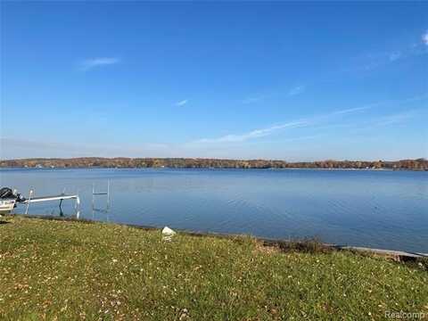 8230 Highland Road, White Lake, MI 48386