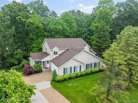 8859 Redstone Drive, Pinckney, MI 48169