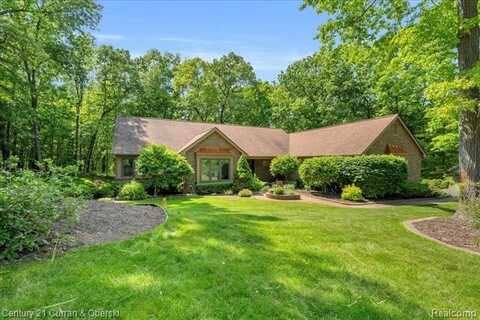 2198 Pine Hollow Trail, Brighton, MI 48114