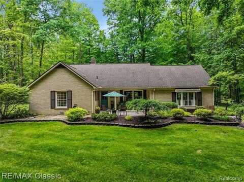 45100 Thornapple Lane, Northville, MI 48168
