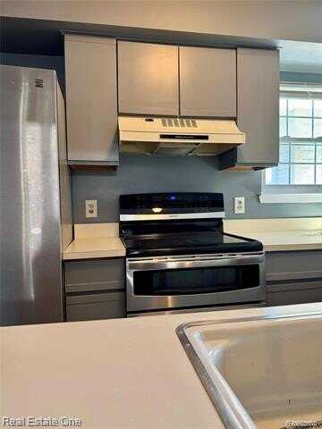 6607 Chimney Sweep, West Bloomfield, MI 48322