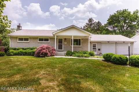 5820 Houghten Drive, Troy, MI 48098