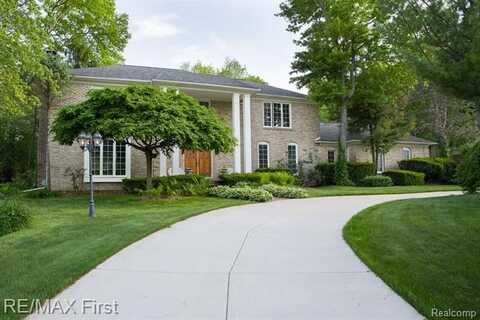 2983 Woodcreek Way, Bloomfield Hills, MI 48304