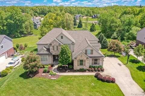 8922 Stonewall W, Clarkston, MI 48348