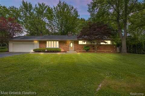 6695 Lahser Road, Bloomfield Hills, MI 48301