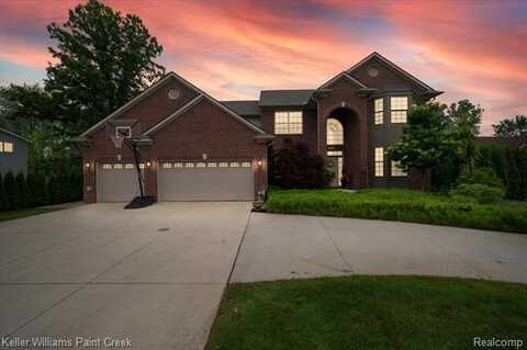 915 Harris Drive, Troy, MI 48083