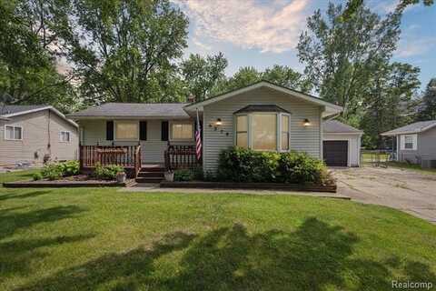 6279 Woodsdale Drive, Grand Blanc, MI 48439