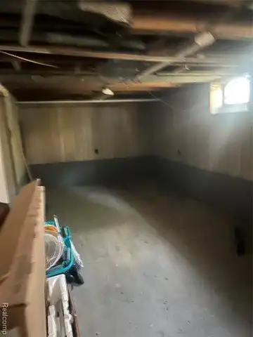 8893 Brace Street, Detroit, MI 48228