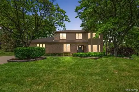 6730 Whiting Drive, Troy, MI 48098