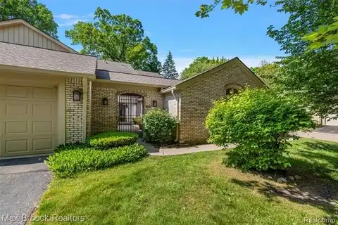1461 Woodglen Lane, Bloomfield Hills, MI 48304