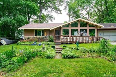 1845 Portlock Avenue, Commerce Township, MI 48382