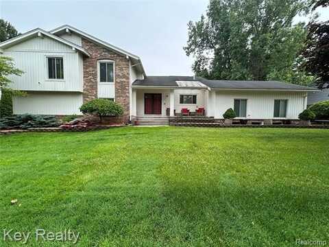 34423 Lakehurst Drive, Farmington, MI 48331