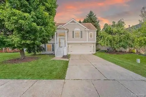 332 Lake Meadow Drive, Waterford, MI 48327