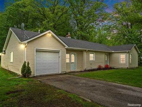 5220 County Line Road, Lenox, MI 48048
