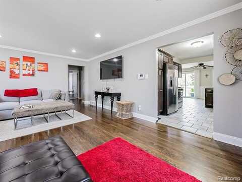 8856 Hillcrest Street, Livonia, MI 48150
