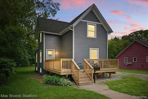515 W. Clinton, Howell, MI 48843