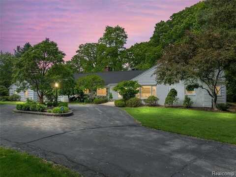 22191 Camelot Court, Beverly Hills, MI 48025