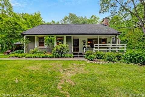 2886 Lorien Drive, Milford, MI 48381