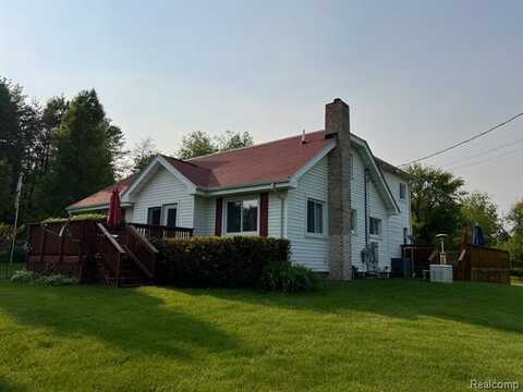 3742 W Barnes Lake Road, Columbiaville, MI 48421
