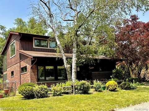 20345 Maplewood Street, Livonia, MI 48152