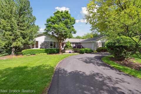 4335 Queens Way, Bloomfield Hills, MI 48304