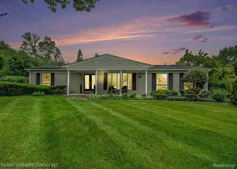2840 Rossmoor Circle, Bloomfield Hills, MI 48302